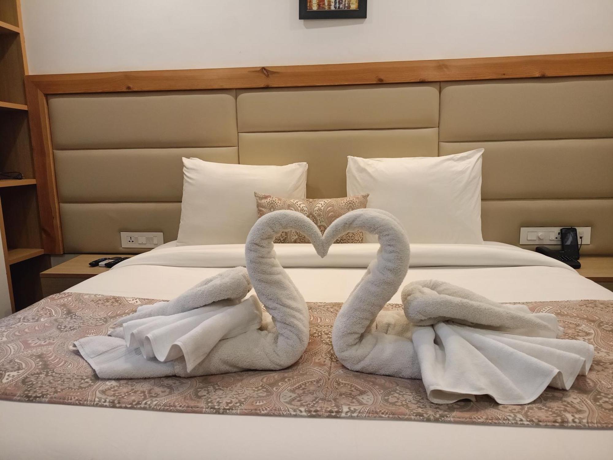 Pine Maderas By Embrace Apartment Kasauli Luaran gambar